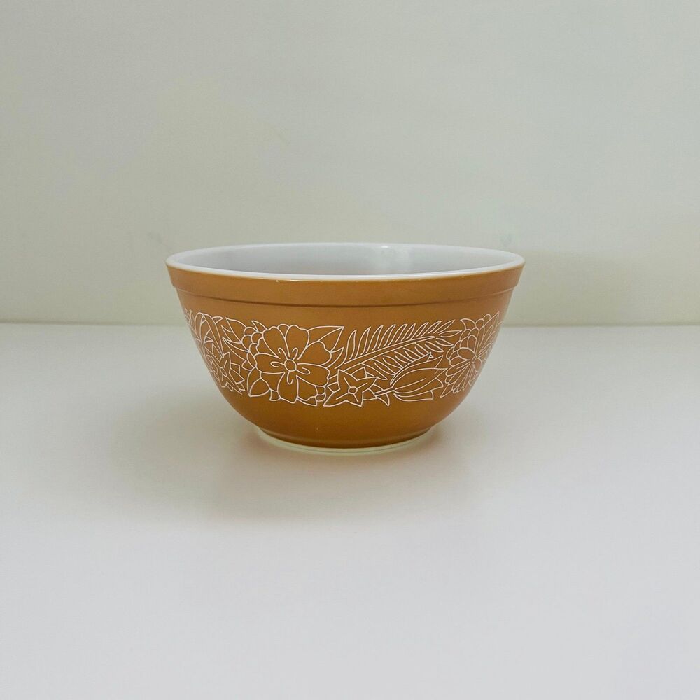 PYREX Brown White Woodland 402 Mixing Bowl 1.5 Qt
